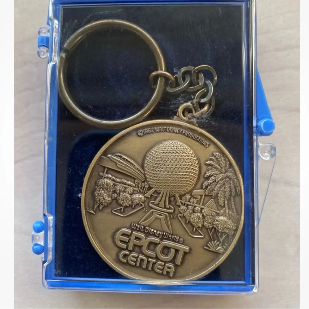 Vintage Gold Epcot Center Keychain in original case - Picture 2 of 6